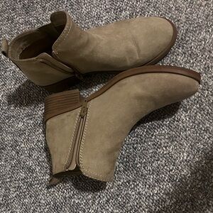 Time & Tru women’s ankle boots